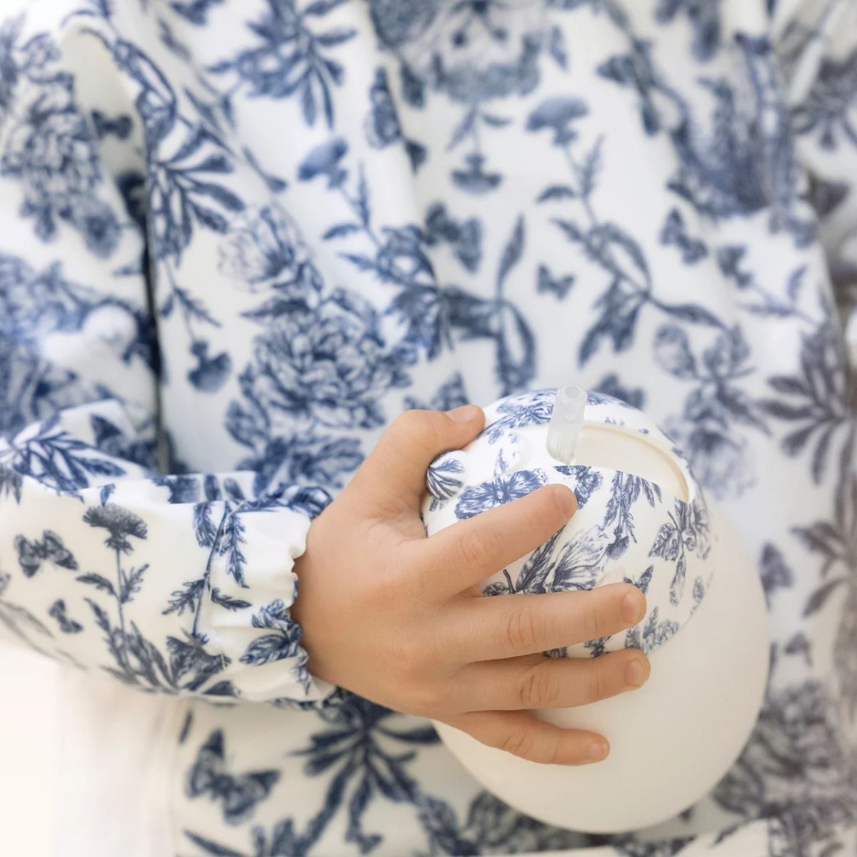 Élhée Weighted Straw Cup Tartine et Chocolat Toile de Jouy Blue 240 ml 9M+ - Promotes Independence and Coordination