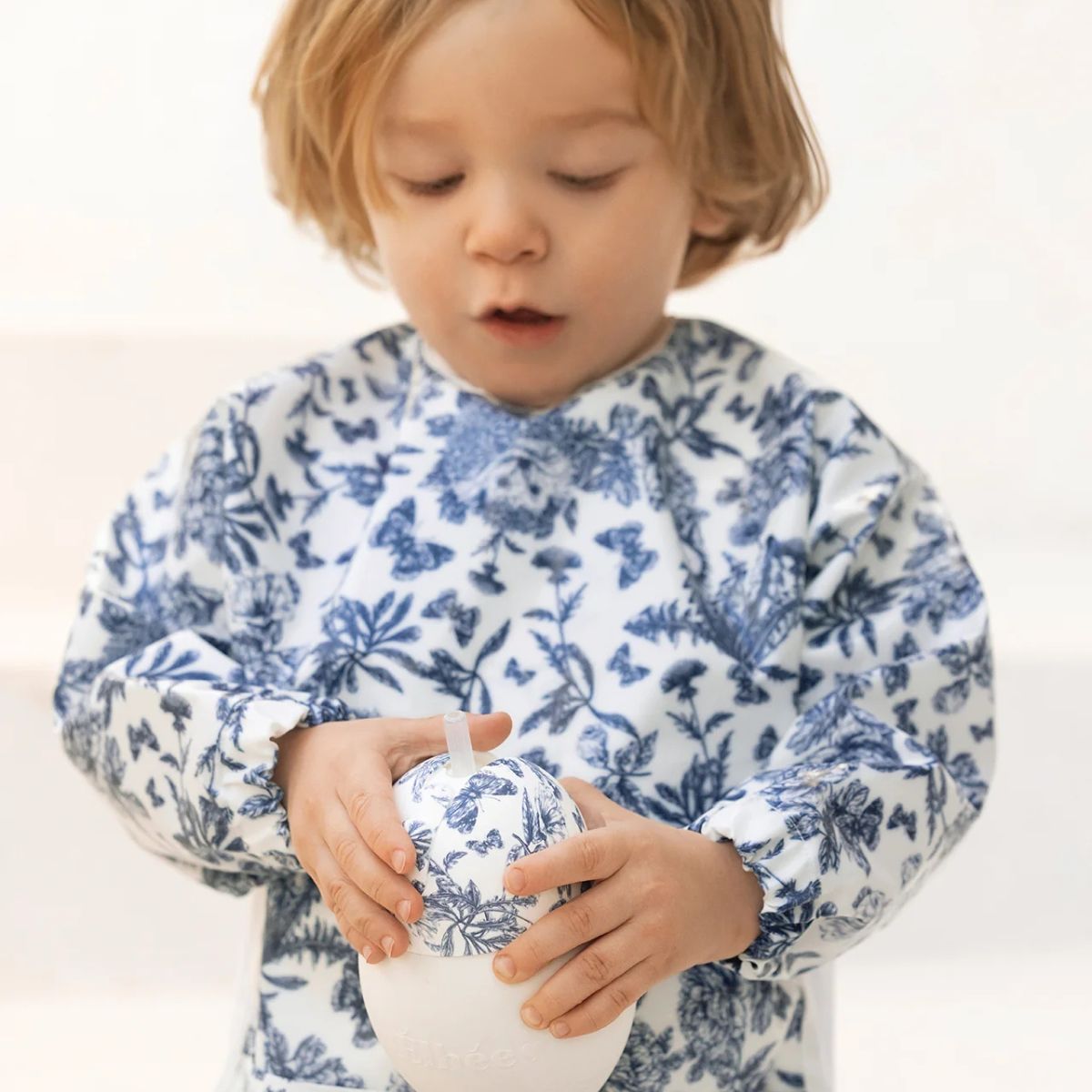Élhée Weighted Straw Cup Tartine et Chocolat Toile de Jouy Blue 240 ml 9M+ - Weighted Straw for Easy Drinking